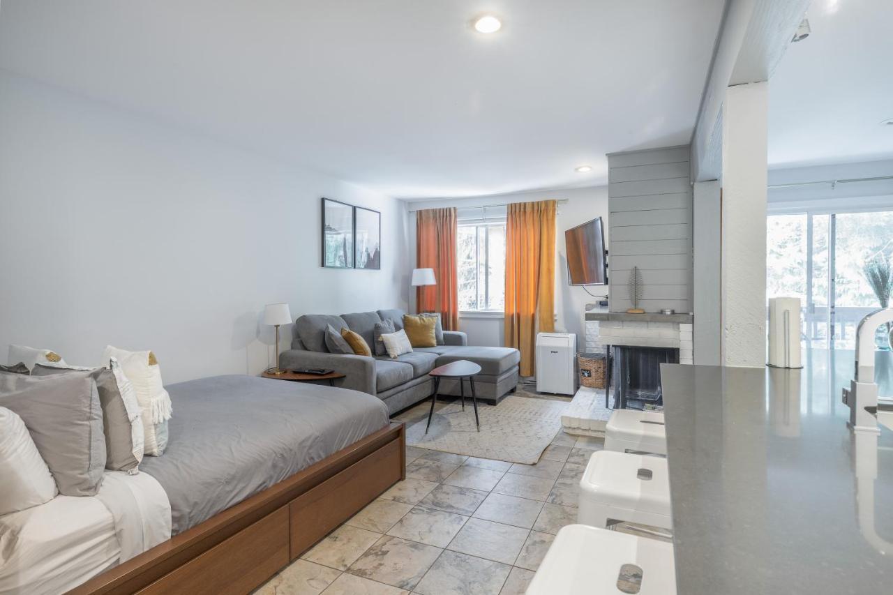 Appartement Gorgeous Creekside Studio